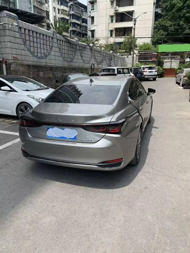 Lexus ES (Imported) 2025 ES200 2.0 Stepless Edition Automatic Gear 2