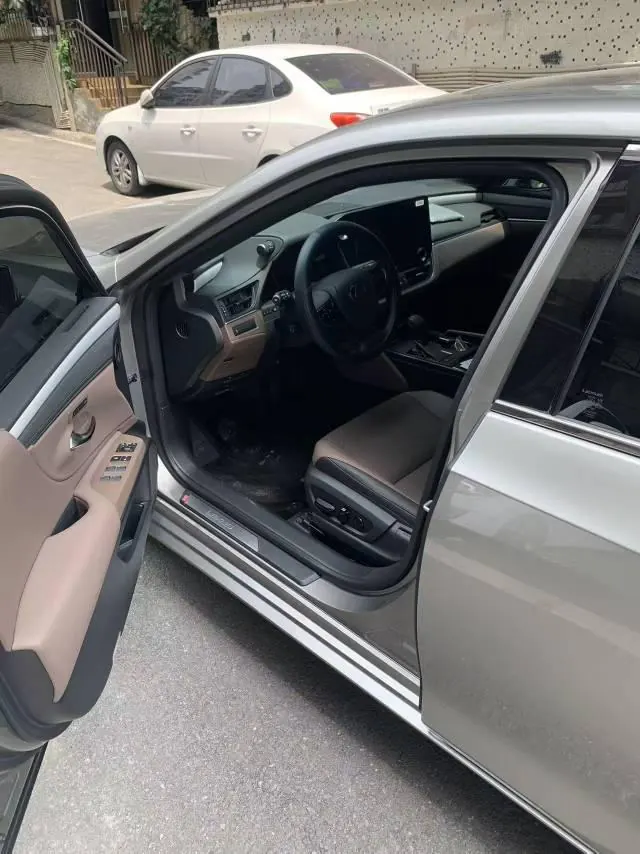 Lexus ES (Imported) 2025 ES200 2.0 Stepless Edition Automatic Gear 4