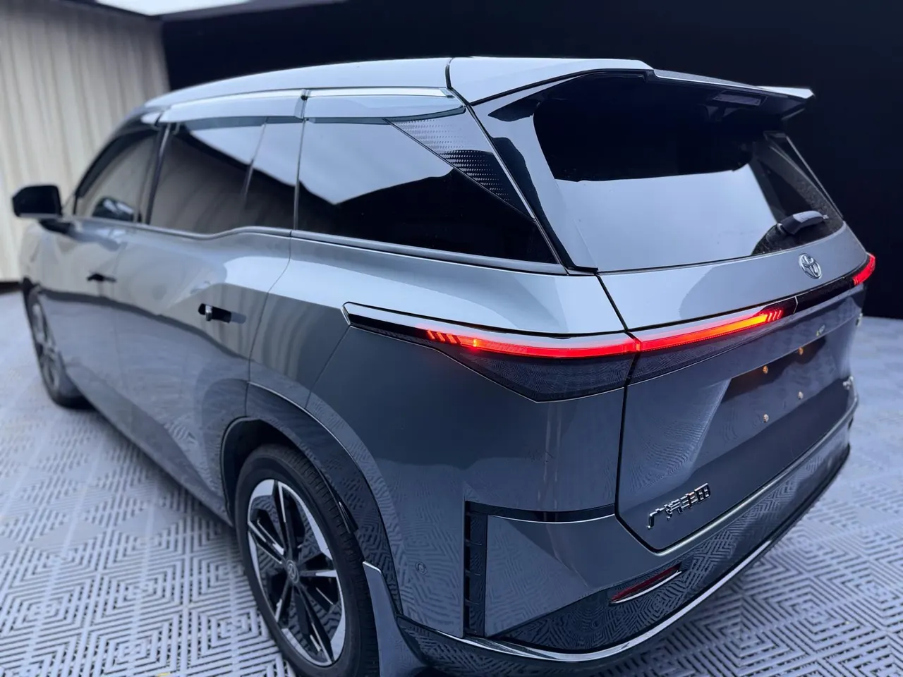 Toyota 2025 Platinum Intelligence 3X 520 Pro Advanced Intelligence Driving Edition Automatic Gear 8