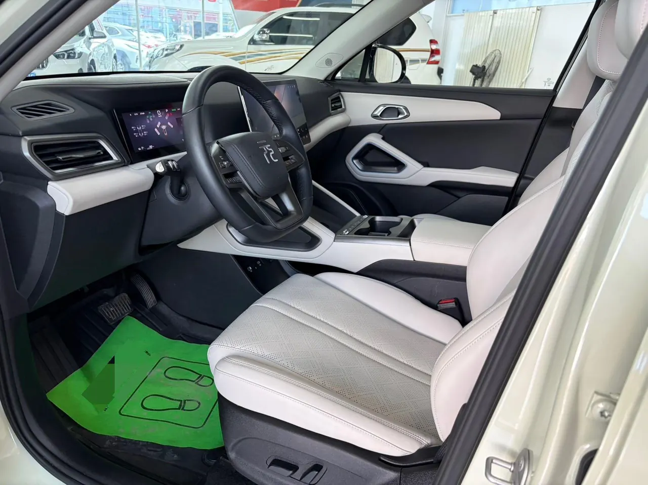 BYD 2025 Yuan UP Smart Driving 401KM Exceed Automatic Gear 5