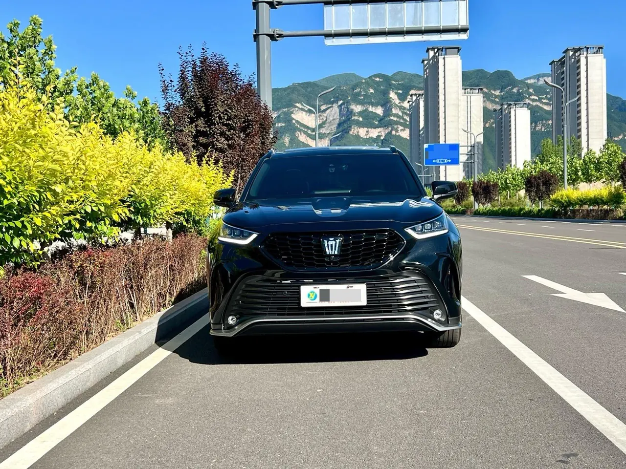 Toyota 2024 Crown Land Release HEV 2.5 Stepless Four-wheel Drive Premium Edition Automatic Gear 2