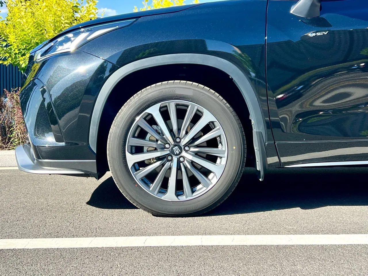 Toyota 2024 Crown Land Release HEV 2.5 Stepless Four-wheel Drive Premium Edition Automatic Gear 3