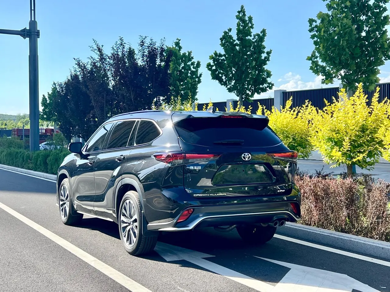 Toyota 2024 Crown Land Release HEV 2.5 Stepless Four-wheel Drive Premium Edition Automatic Gear 5