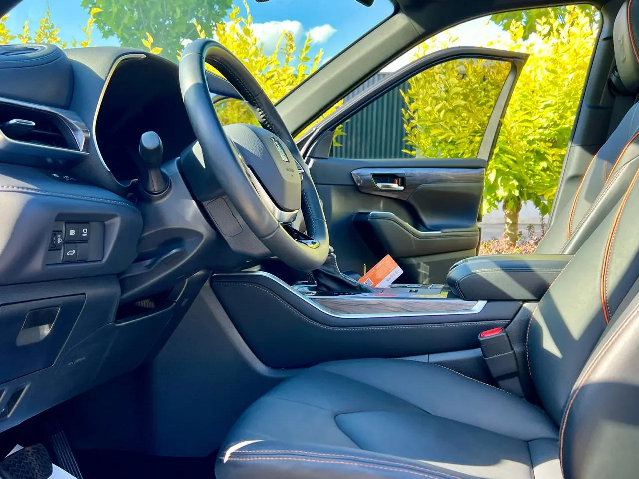 Toyota 2024 Crown Land Release HEV 2.5 Stepless Four-wheel Drive Premium Edition Automatic Gear 7