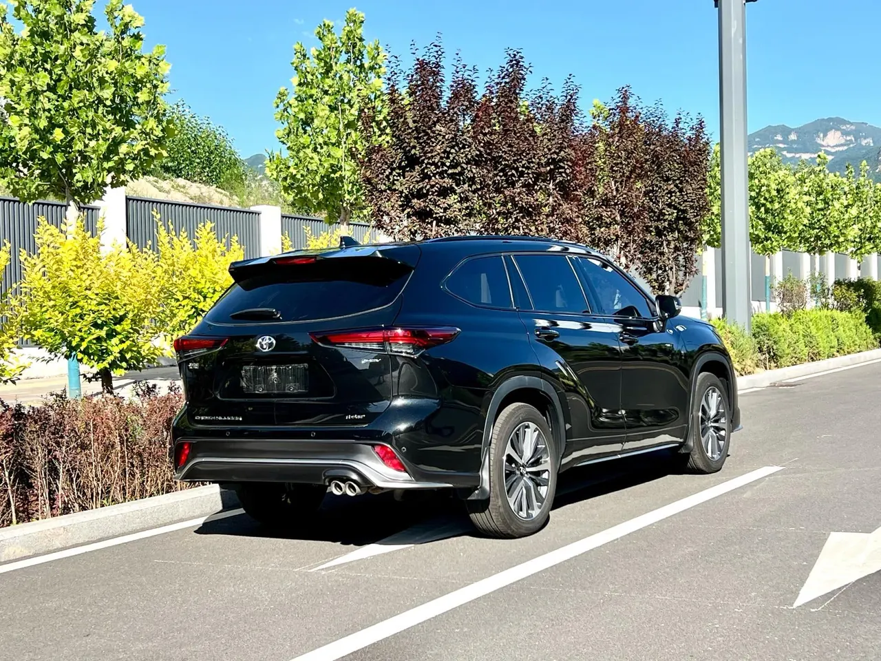 Toyota 2024 Crown Land Release HEV 2.5 Stepless Four-wheel Drive Premium Edition Automatic Gear 9