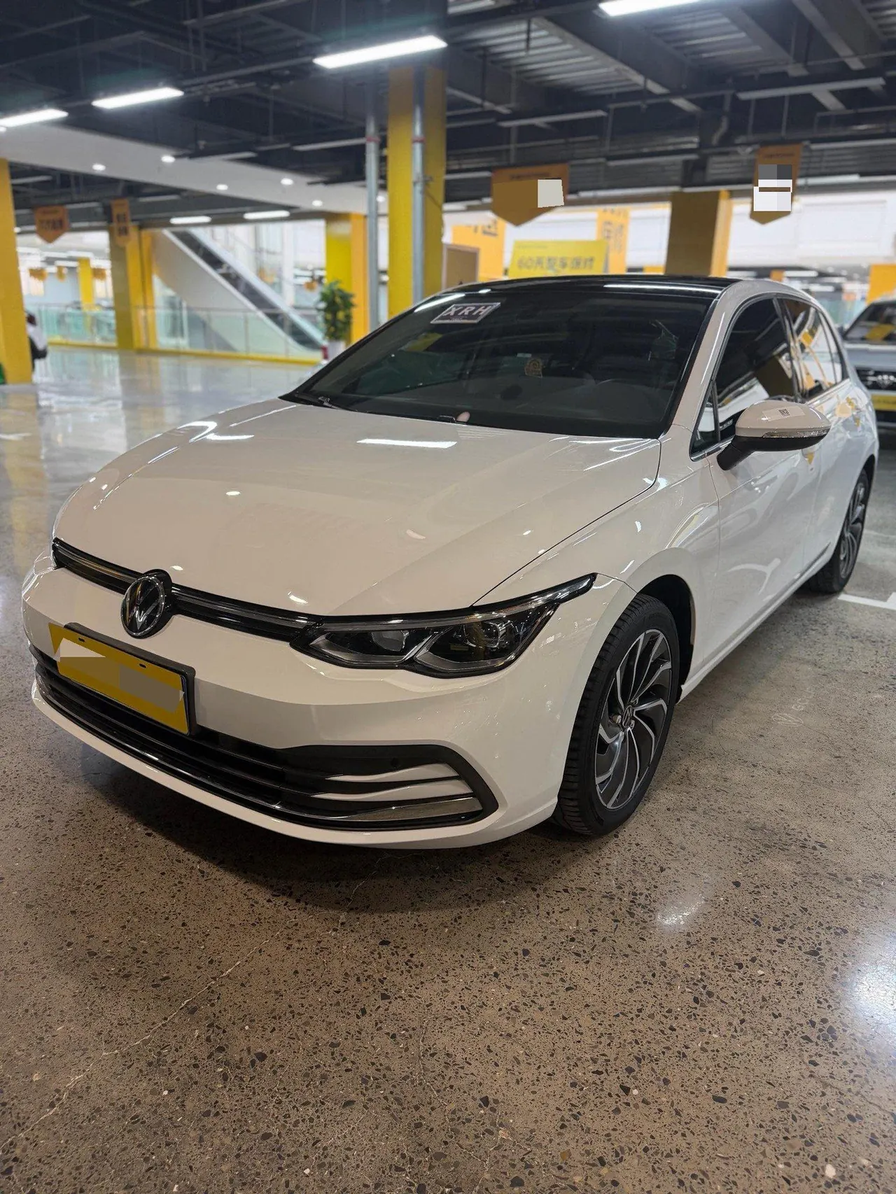 Volkswagen 2023 Golf 8 PRO 1.4TSI 280TSI Automatic - View 1