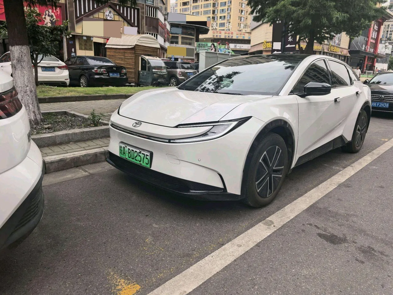 Открыть галерею: Toyota 2025 bZ 5 550 JOY automatic gear