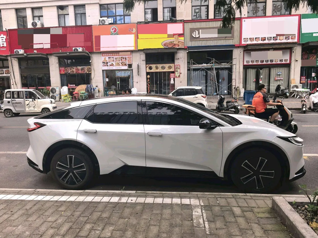 Toyota 2025 bZ 5 550 JOY automatic gear 3
