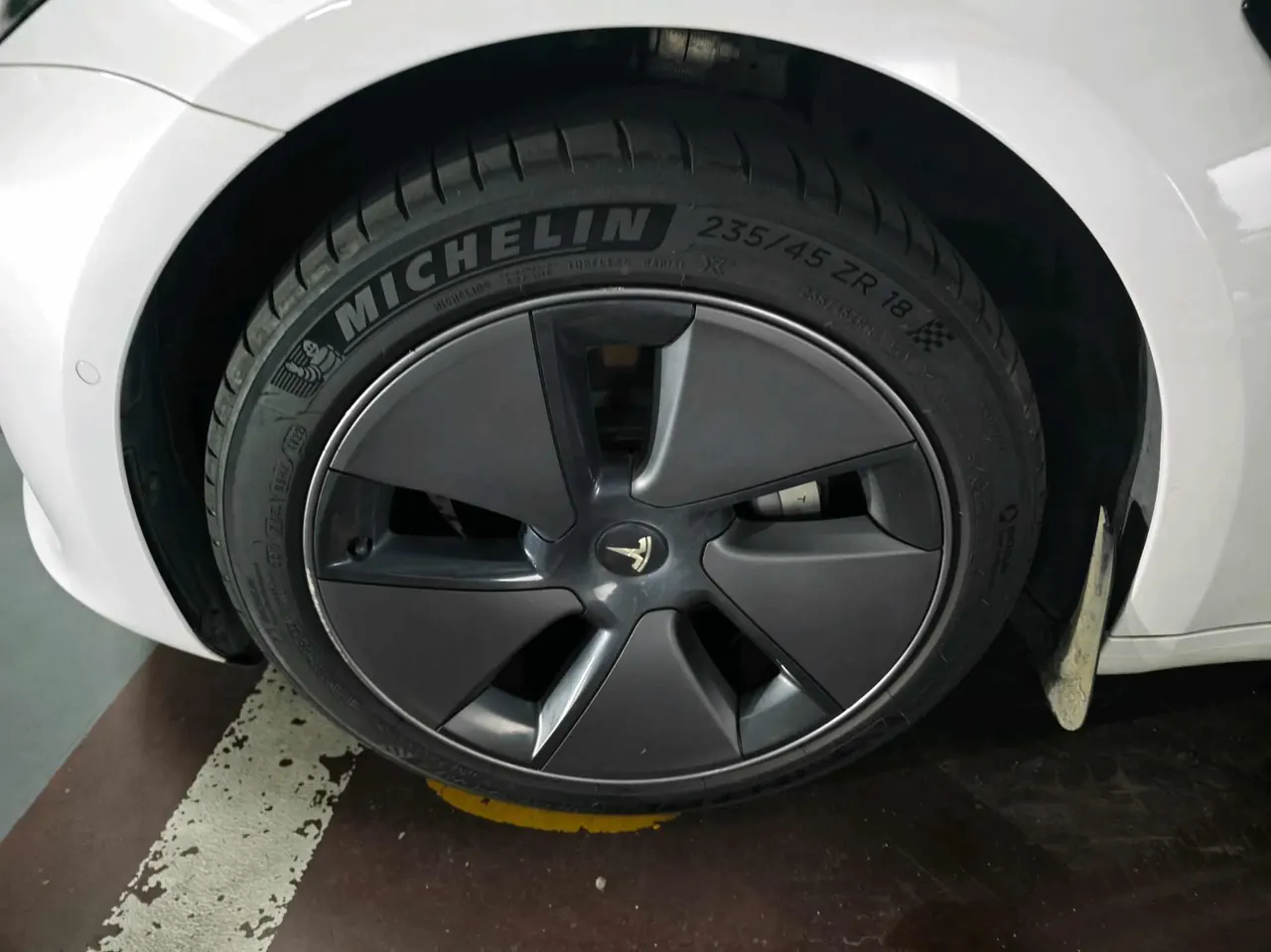 Tesla 2022 Model 3 rear-wheel drive version of automatic transmission 8