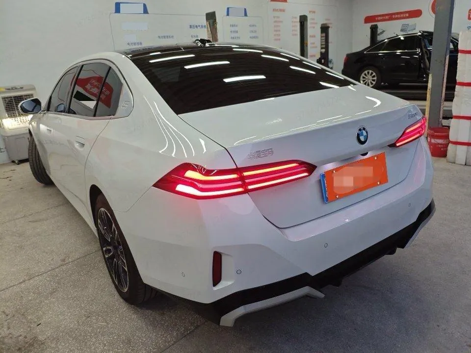 BMW 5 Series 2025 530Li 48V 2.0T Leading M Sports Suit Automatic Gear 4