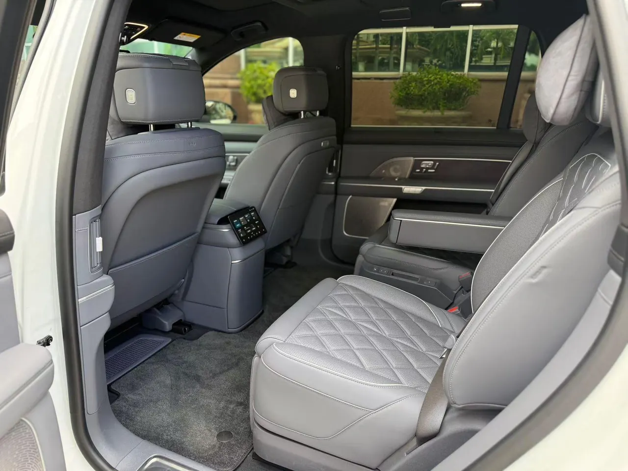 NIO 2026 ES8 6-seat executive deluxe automatic gear 4