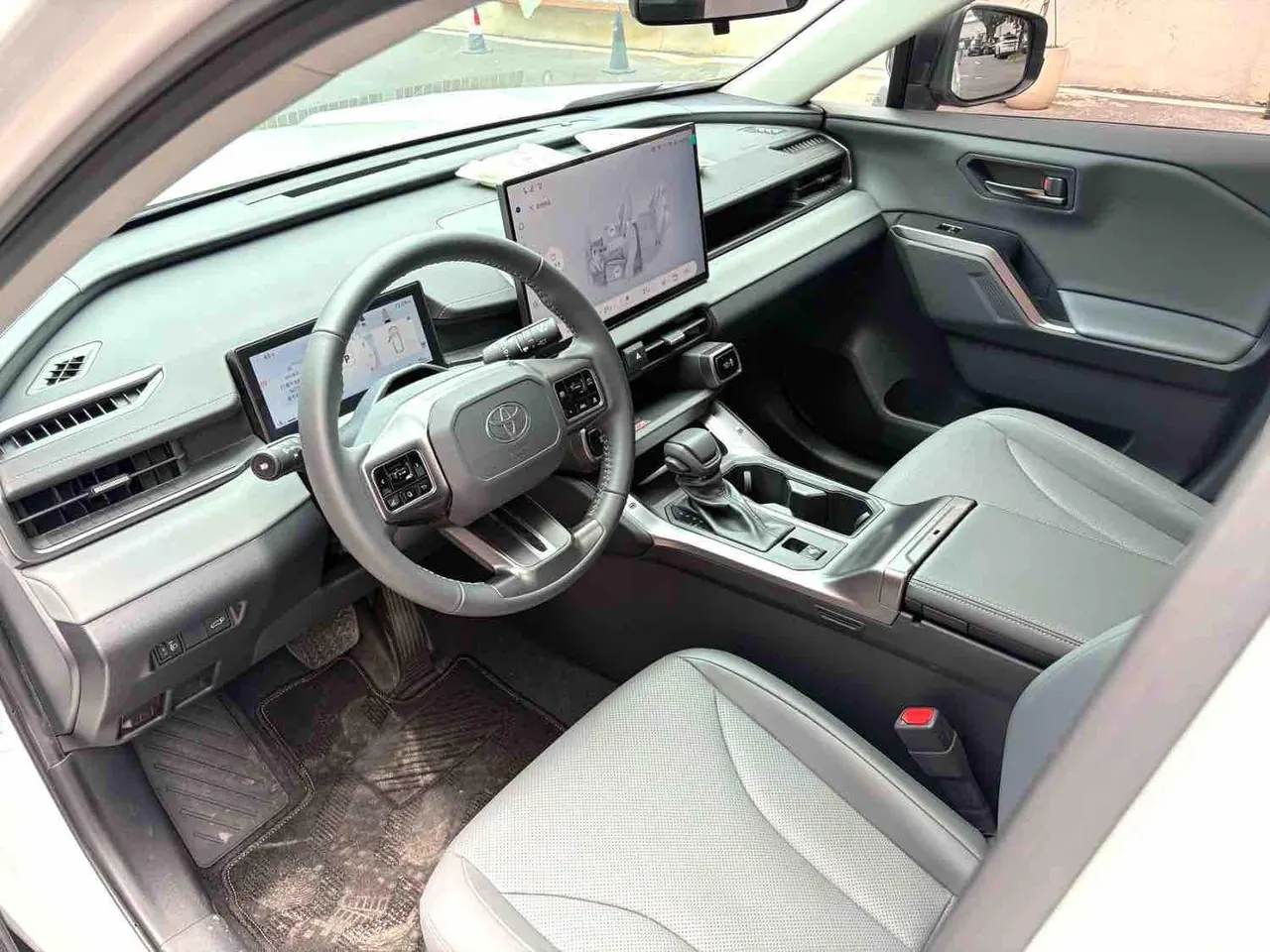 Toyota 2026 RAV4 Rongbo 2.0 Stepless Two-Drive Deluxe Automatic Gear 3