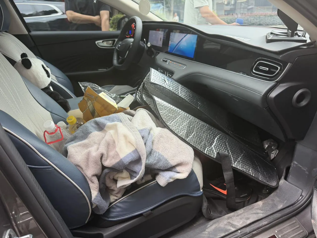 Roewe 2023 D7 DMH 1.5 125km Exceed Edition Automatic Gear 5