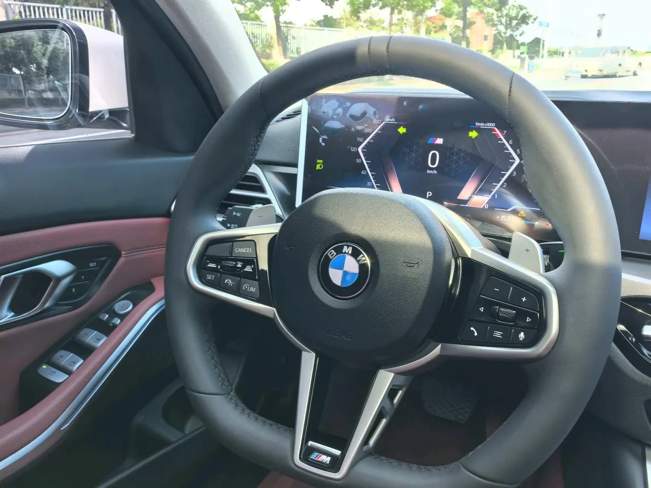 BMW 3 Series 2025 model 325i 2.0T M Sport Package automatic transmission 7