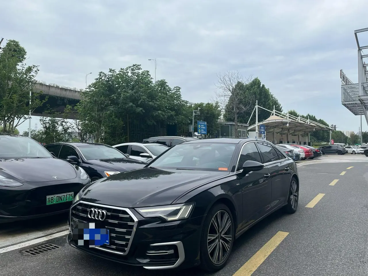 Audi 2023 A6L 2.0TFSI 40TFSI Deluxe Dynamic Automatic - View 1