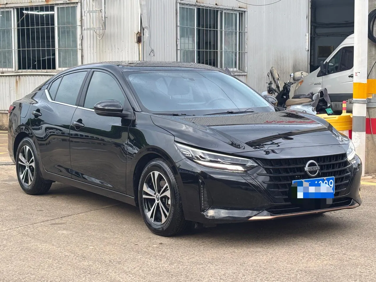 Nissan 2023 Sylphy 1.6 Stepless Black Gold Edition Automatic Gear 3