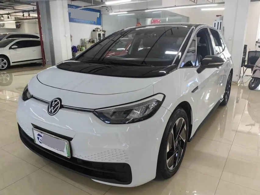 Открыть галерею: Volkswagen 2023 ID. 3 Upgraded Pure Smart Edition, Automatic Transmission