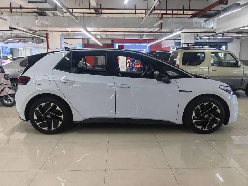 Volkswagen 2023 ID. 3 Upgraded Pure Smart Edition, Automatic Transmission 2
