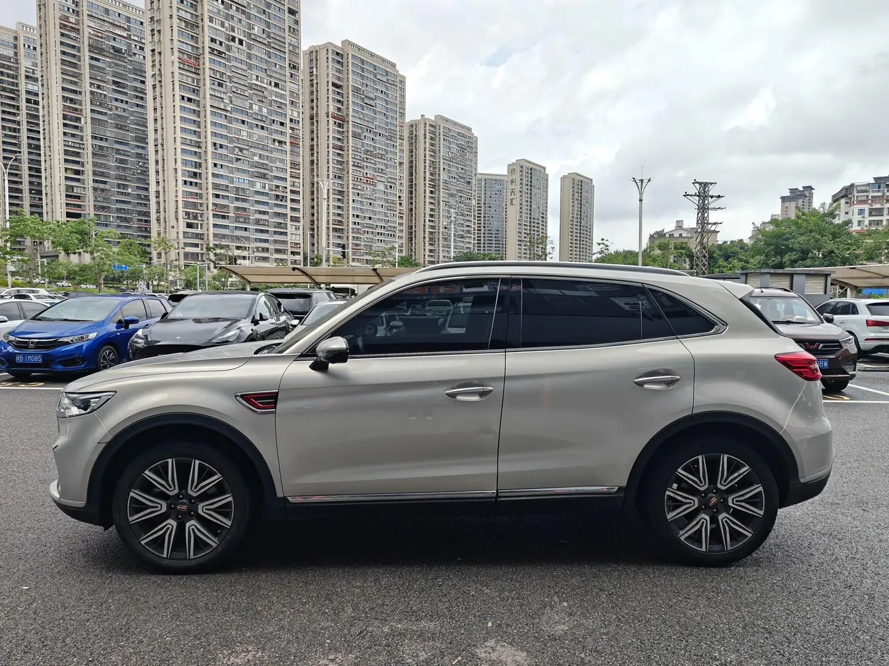 HongQi 2022 HS5 2.0T 4-wheel drive smart flag-sharing version automatic gear 3