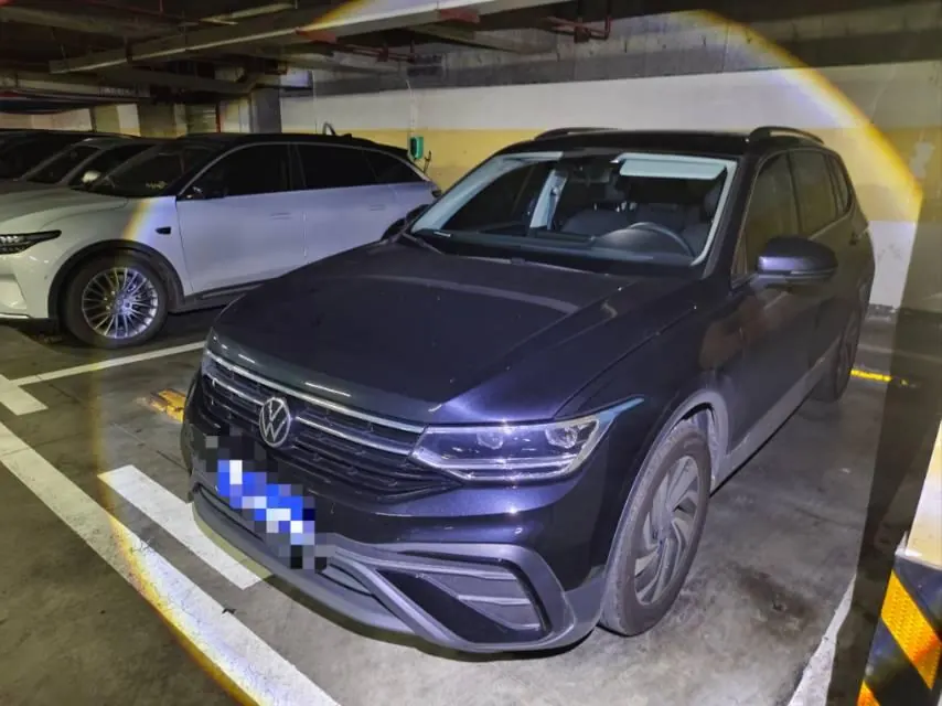 Open image lightbox: Volkswagen 2024 Tiguan L 1.5TSI 300TSI Two‑Wheel‑Drive Longteng Edition Automatic Transmission