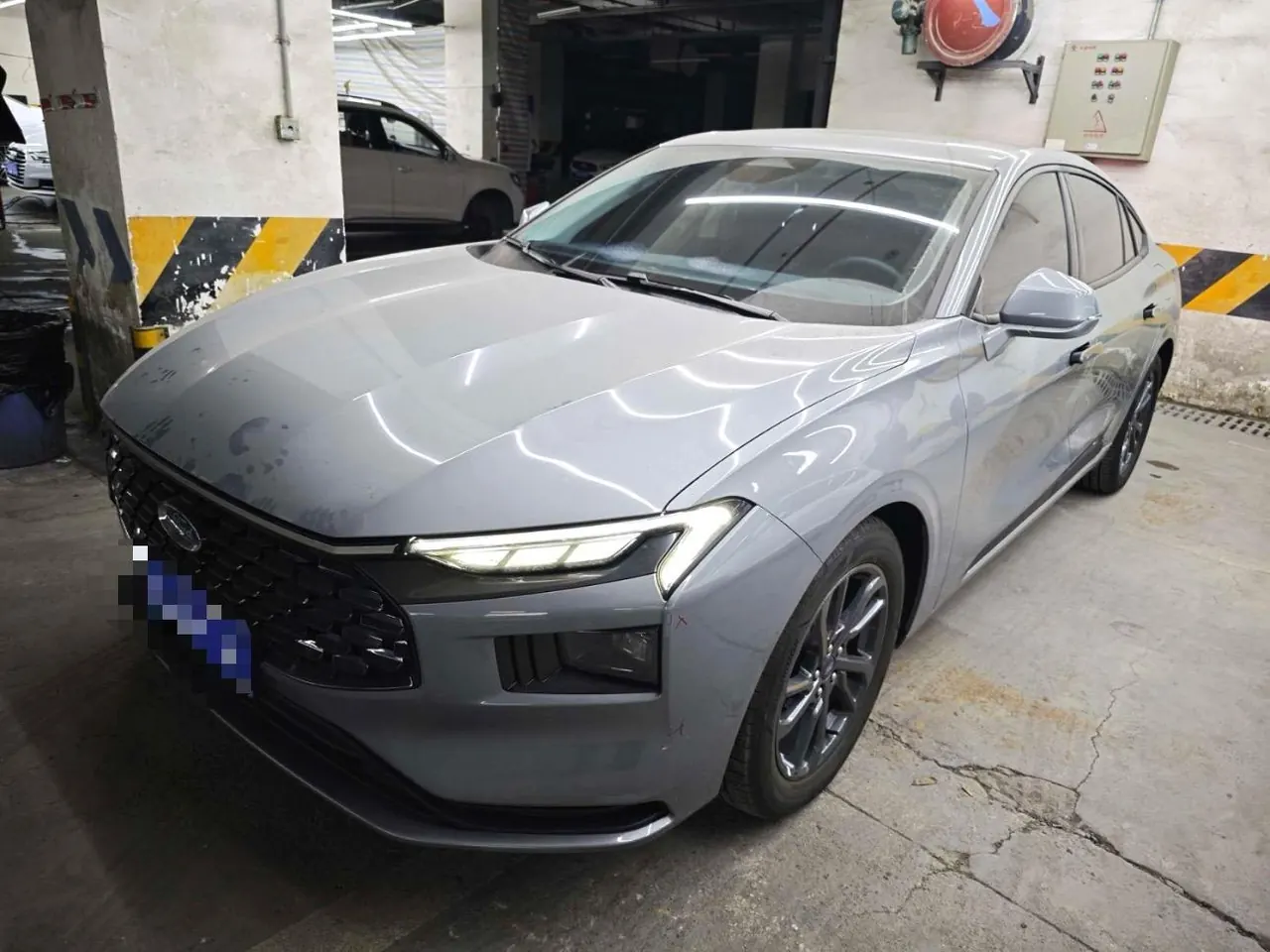 Open image lightbox: Ford 2025 Mondeo 1.5T EcoBoost Luxury Automatic Gear