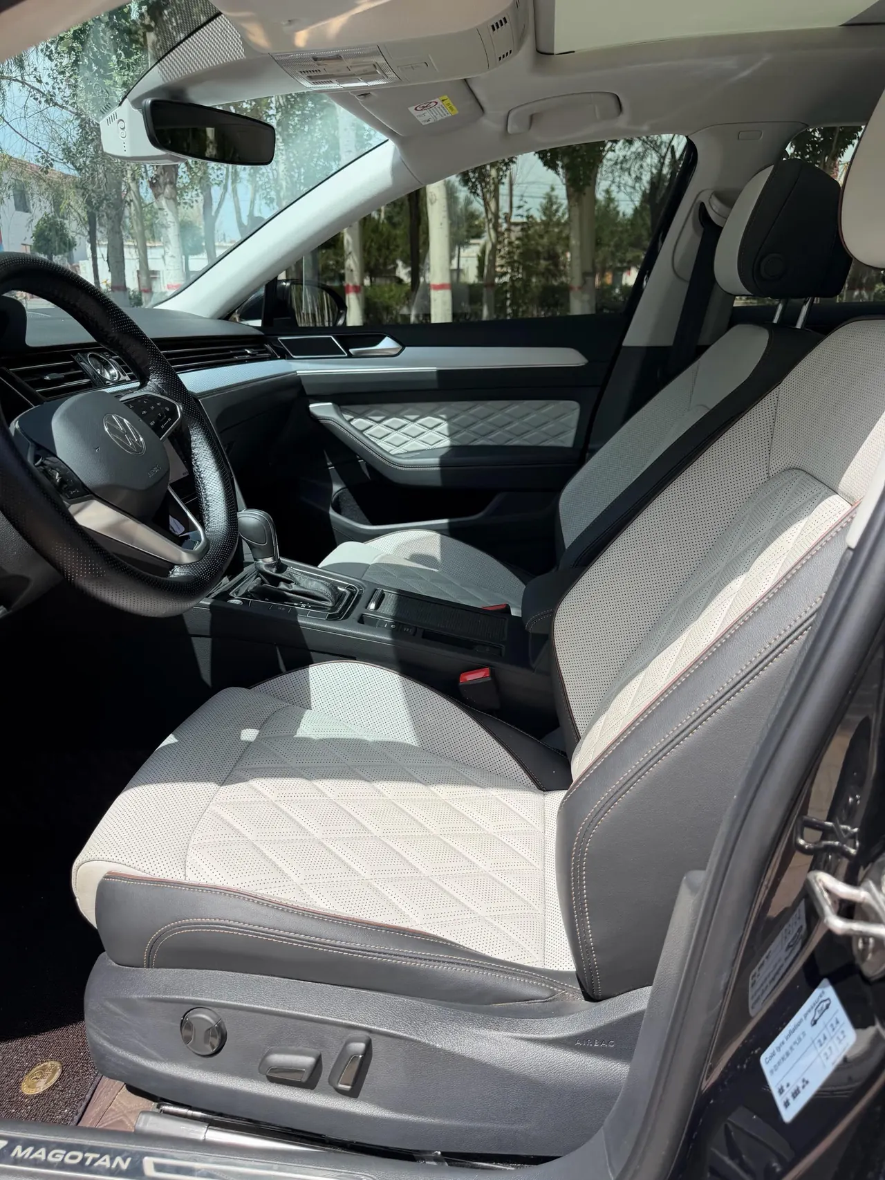 Volkswagen 2023 Magotan 2.0TSI 330TSI 2 million Commemorative Luxury Automatic Gear 6
