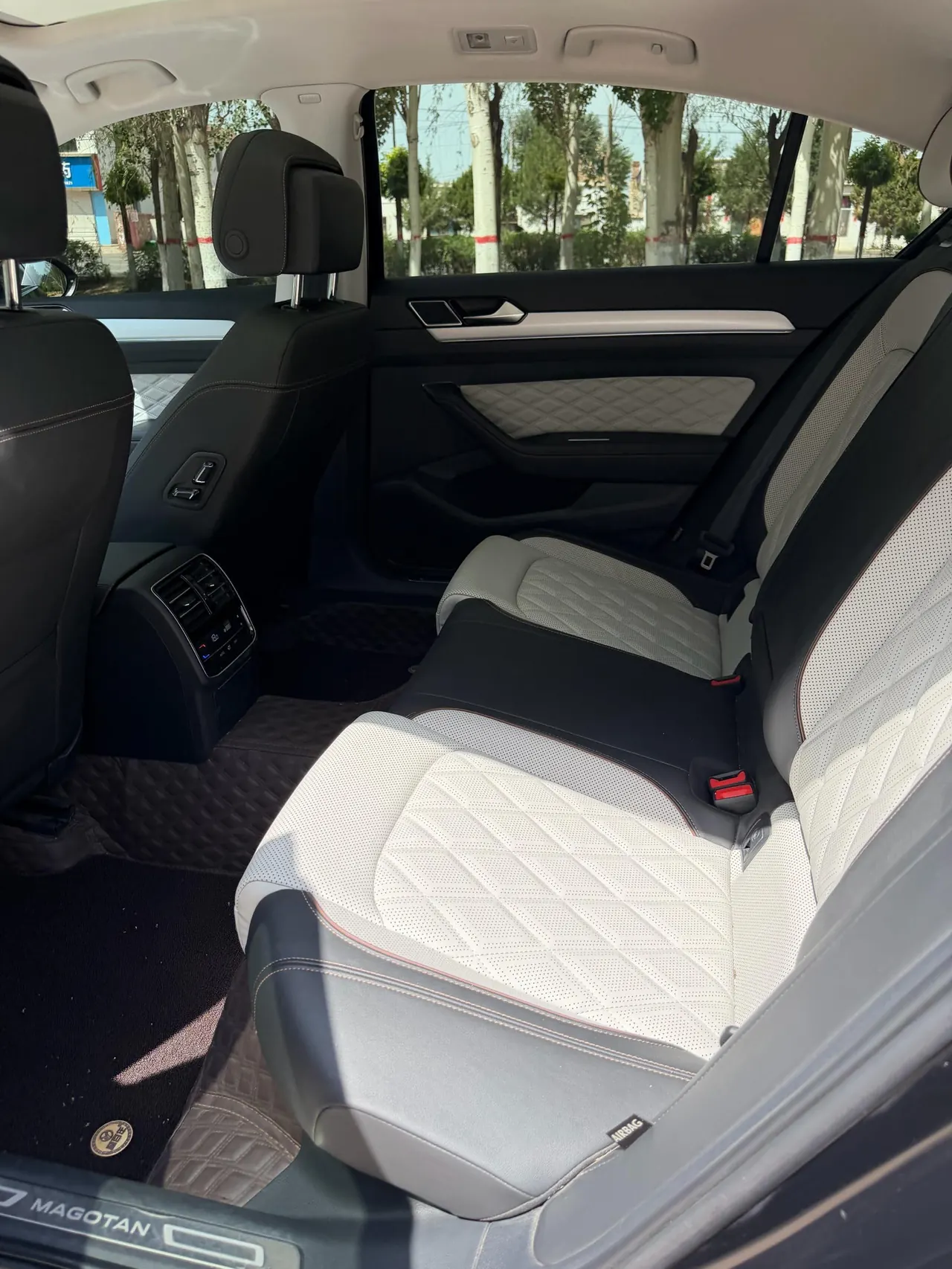Volkswagen 2023 Magotan 2.0TSI 330TSI 2 million Commemorative Luxury Automatic Gear 7