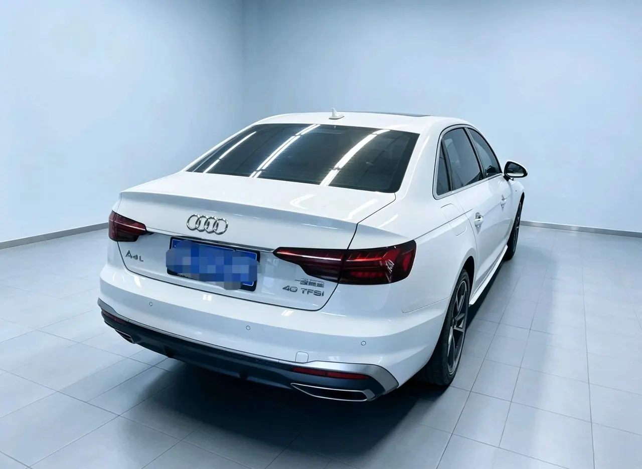 Audi 2022 A4L 2.0TFSI 40TFSI Fashion Dynamic Automatic 3