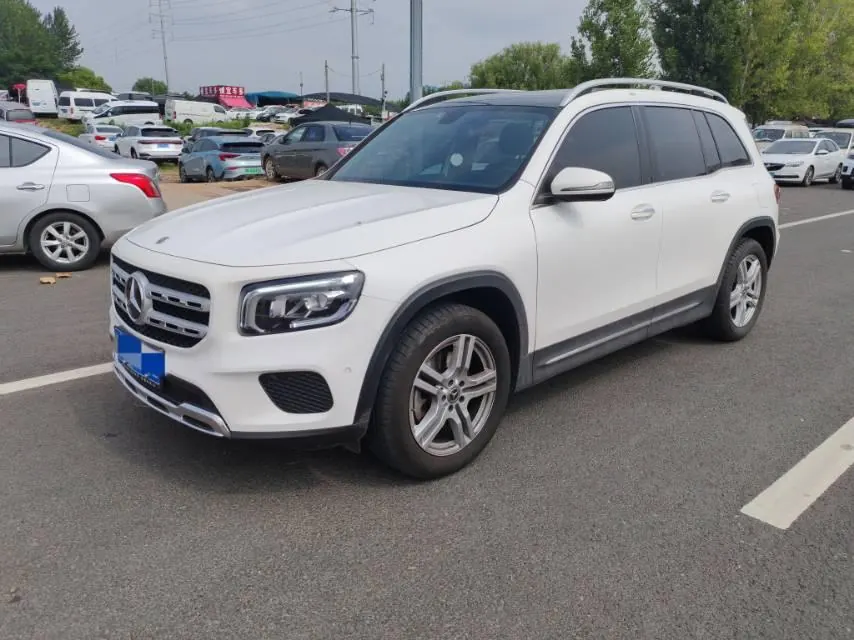 Открыть галерею: Mercedes Benz 2023 GLB 220 2.0T Dynamic Automatic
