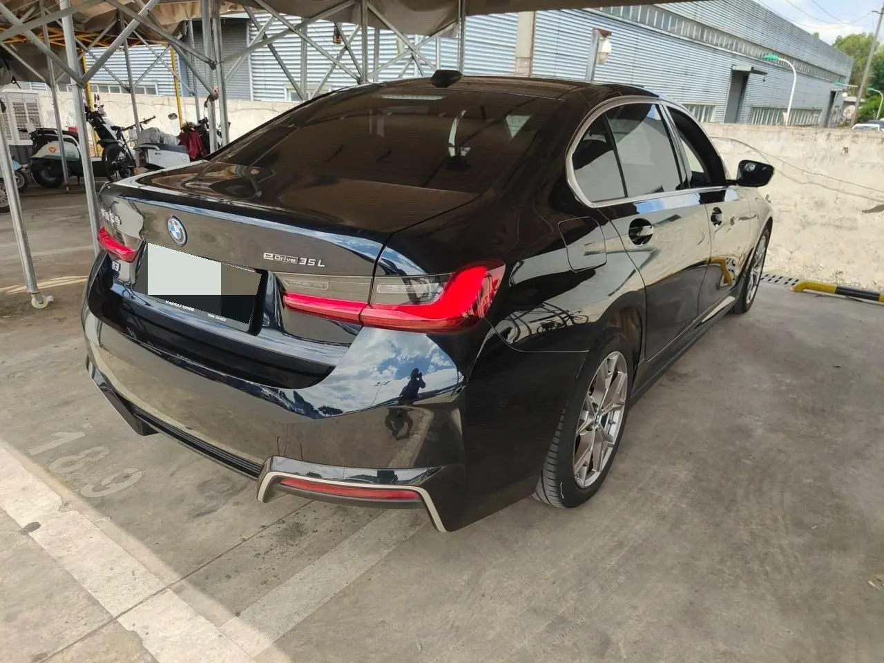 BMW 2024 i3 eDrive 35 L automatic gear 3