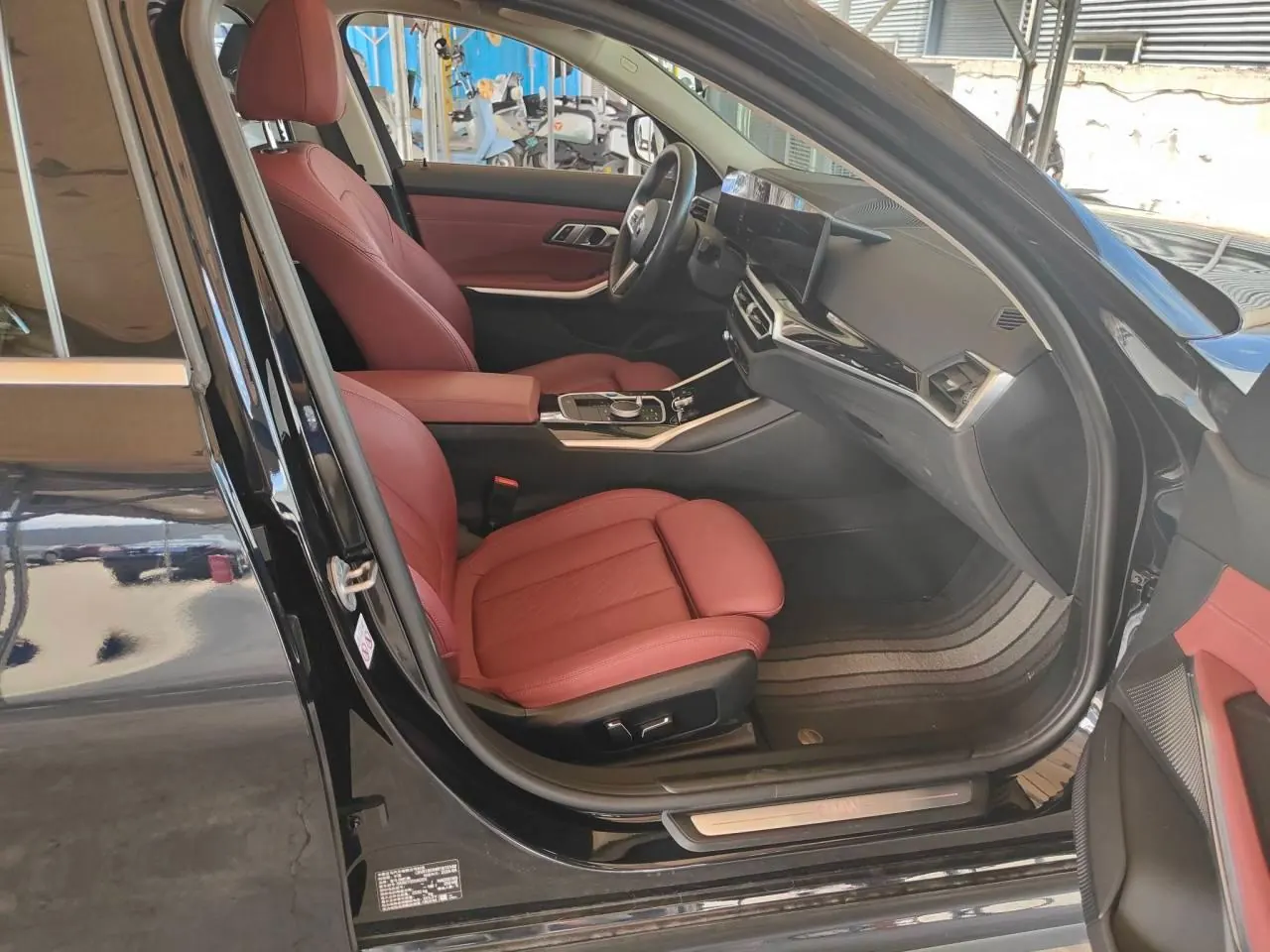 BMW 2024 i3 eDrive 35 L automatic gear 4