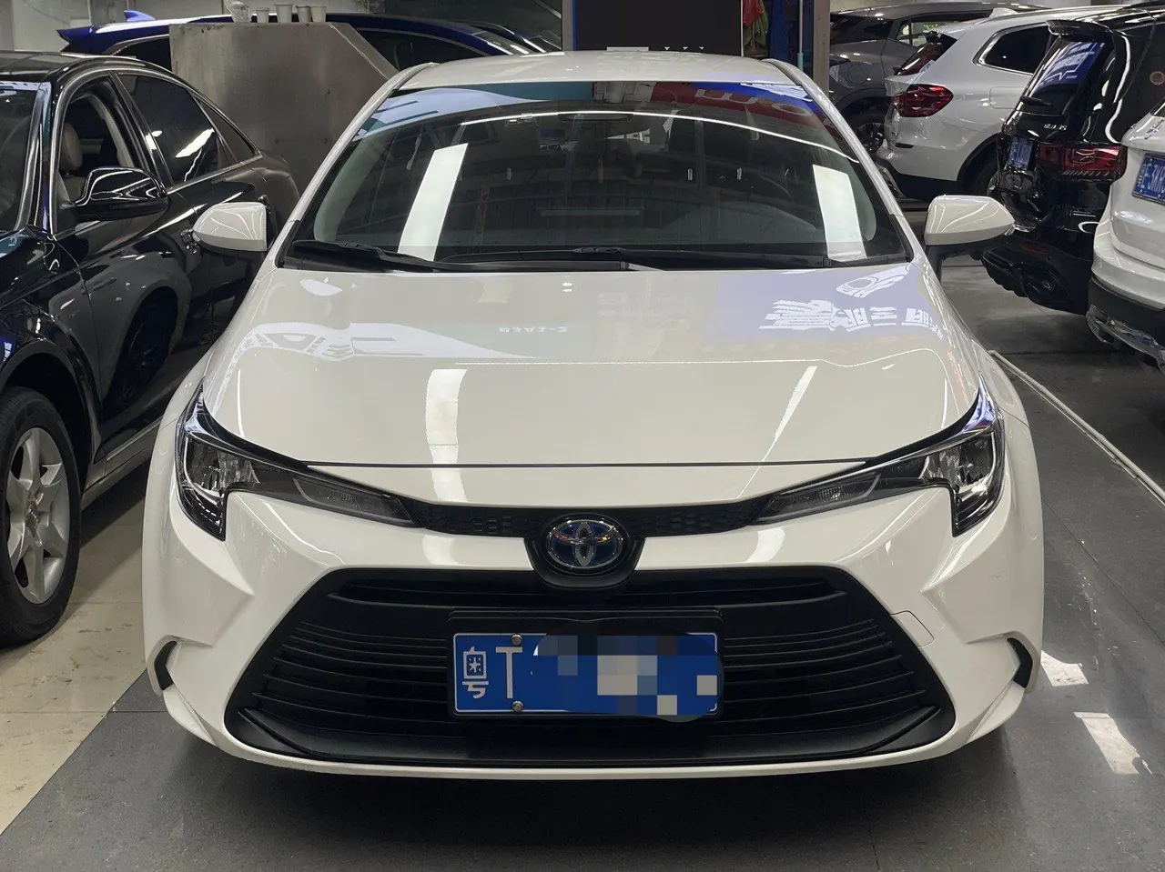 Toyota 2024 Lei Ling Shuangqing 1.8 Stepless Intelligent Electric Hybrid Leading Edition Automatic Gear 2