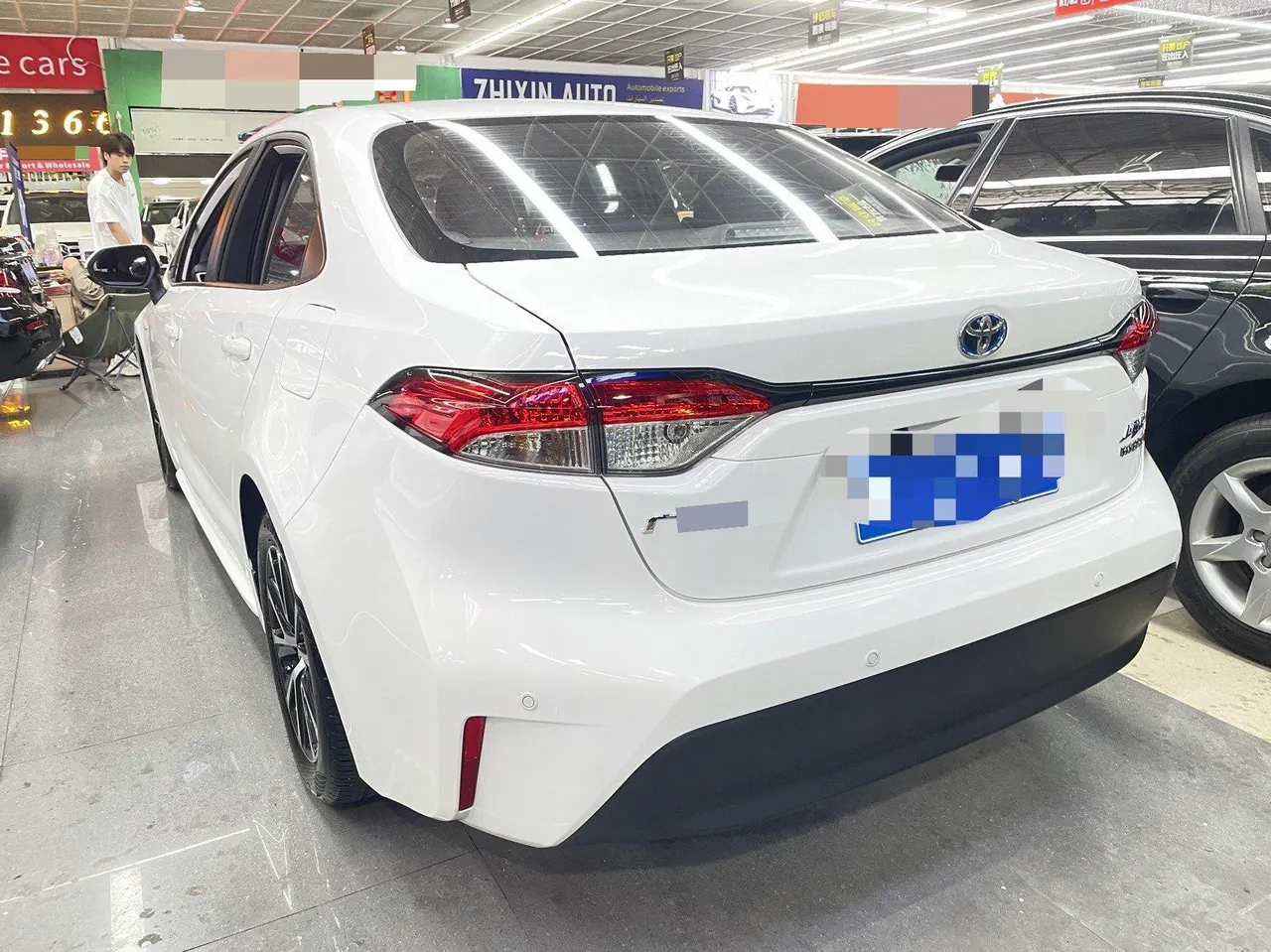 Toyota 2024 Lei Ling Shuangqing 1.8 Stepless Intelligent Electric Hybrid Leading Edition Automatic Gear 3