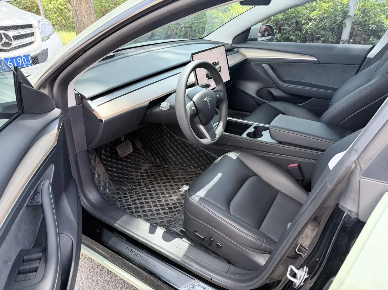 Tesla 2022 Model 3 rear-wheel drive version of automatic transmission 3