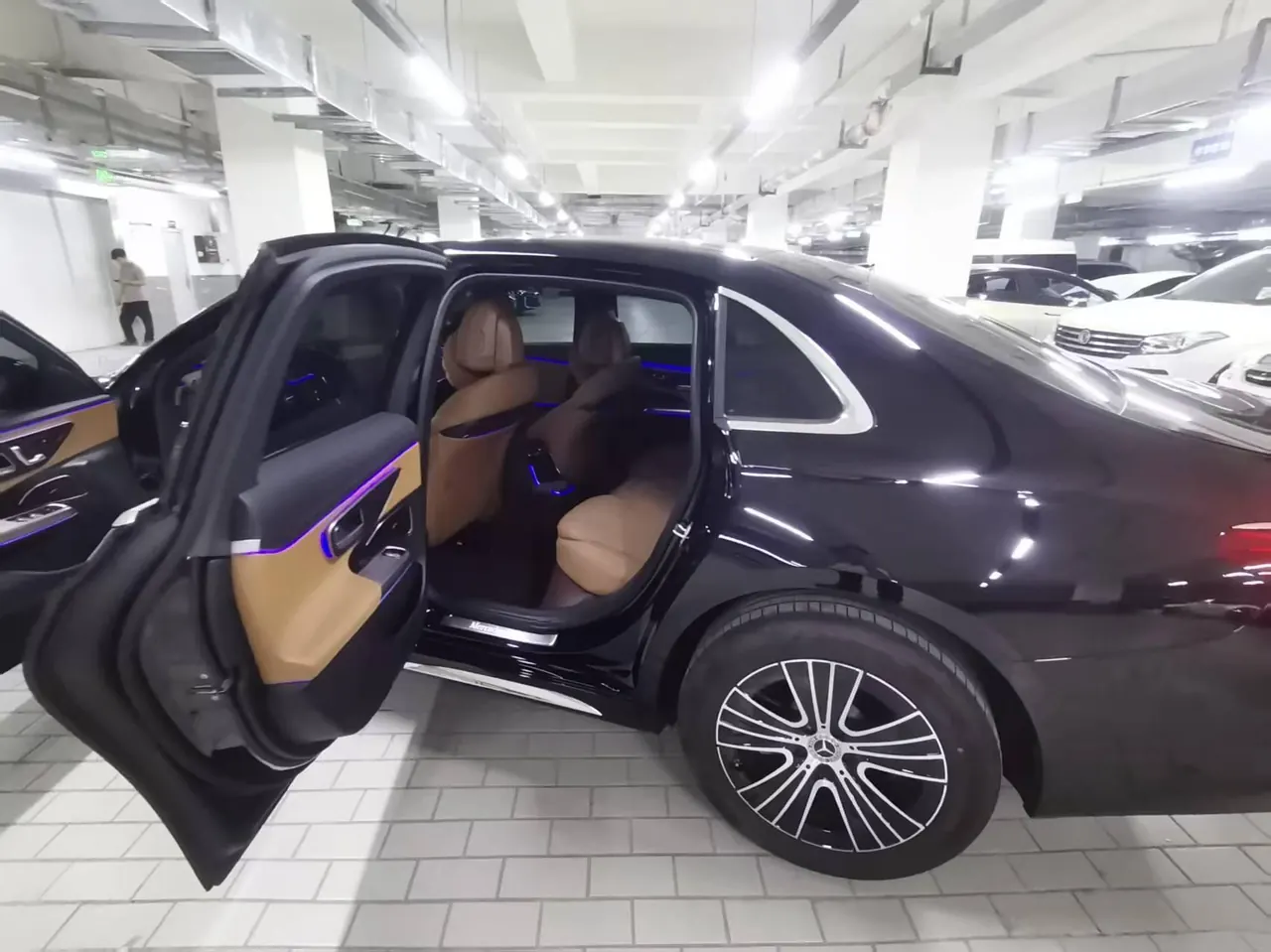 Mercedes Benz E Class 2026 E 260 L 48V 2.0T Classic Automatic Gear 3
