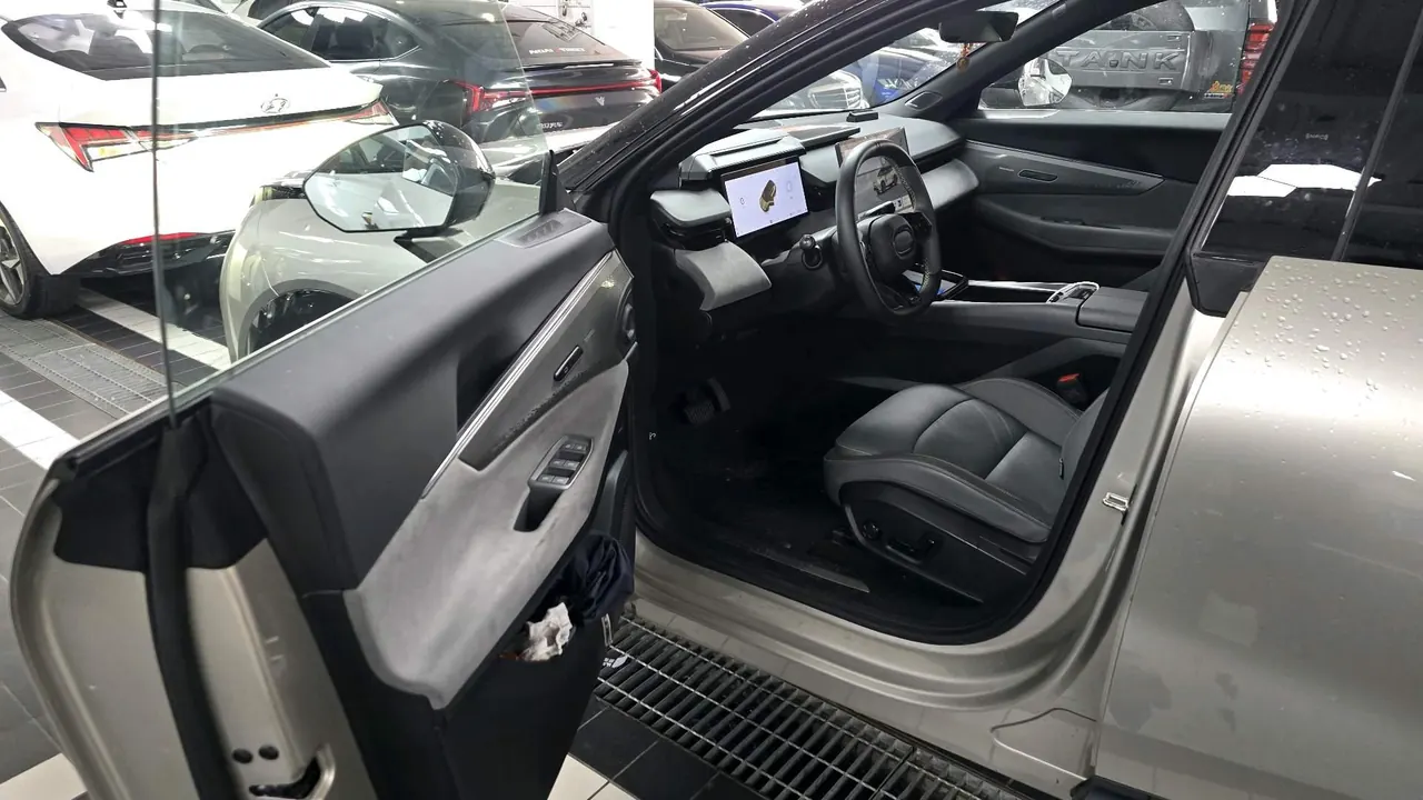 LYNK&amp;CO 2023 LYNK&amp;CO 08 EM-P 1.5T 120km Long Endurance Halo Automatic 2