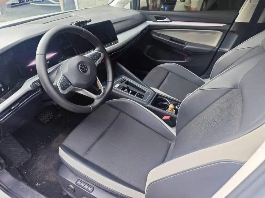 Volkswagen 2024 Golf 8 PRO 1.4TSI 280TSI 50 Year Legendary Automatic 3