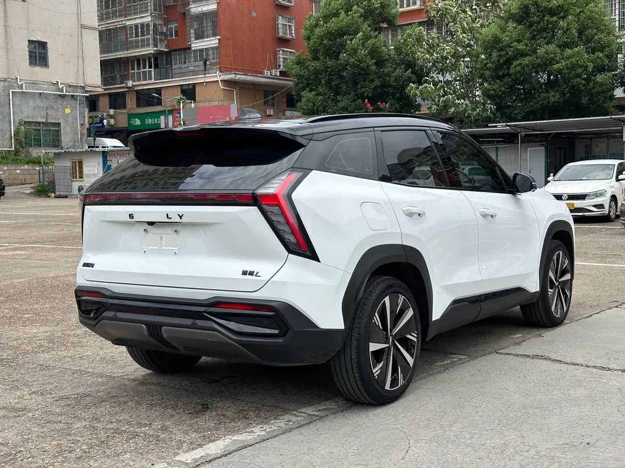 Geely 2023 Boyue L 1.5TD Honorable Automatic Transmission 4