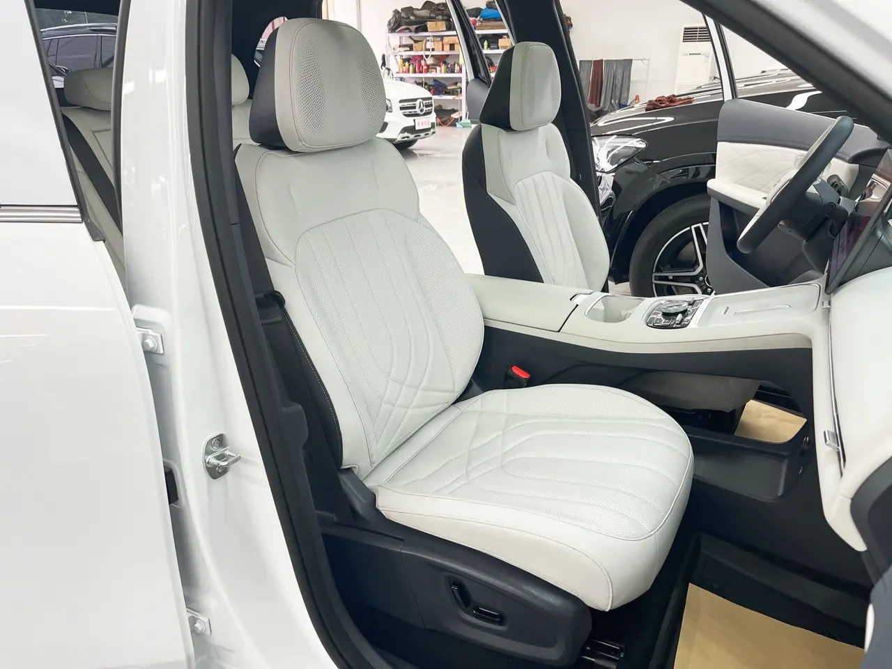 Geely Galaxy 2025 Starship 7 EM-i 1.5 120km Discovery Edition Automatic Gear 14