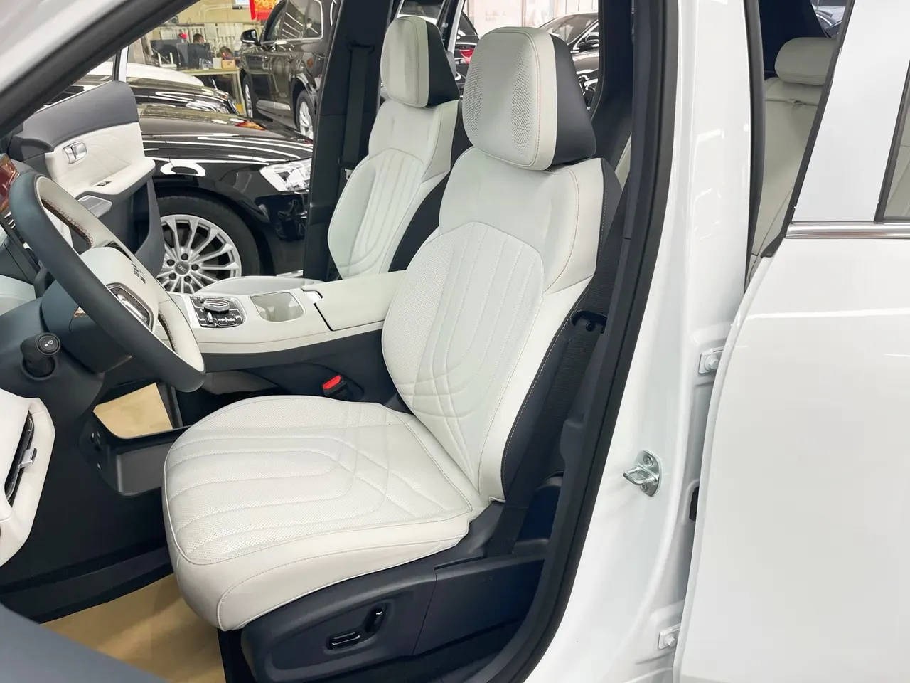 Geely Galaxy 2025 Starship 7 EM-i 1.5 120km Discovery Edition Automatic Gear 15