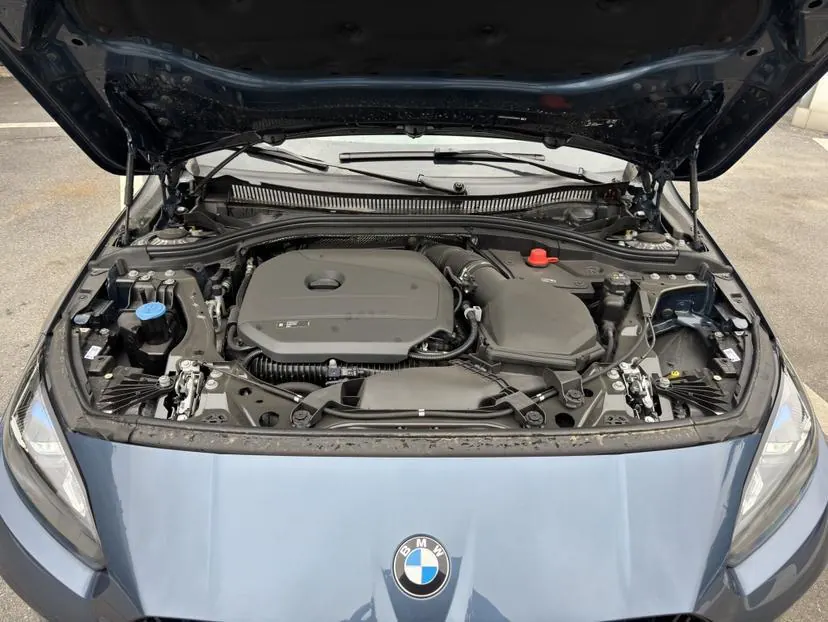 BMW 2 series 2025 225L 2.0T M sports obsidian night suit automatic gear 4