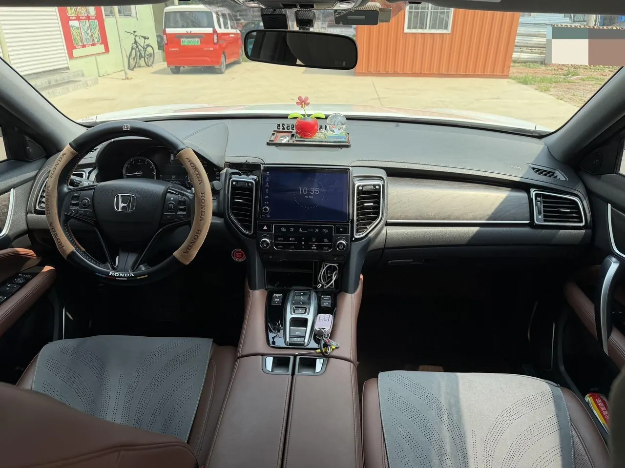 Honda 2023 UR-V 2.0T 370TURBO two-drive elegant version of automatic gear 9