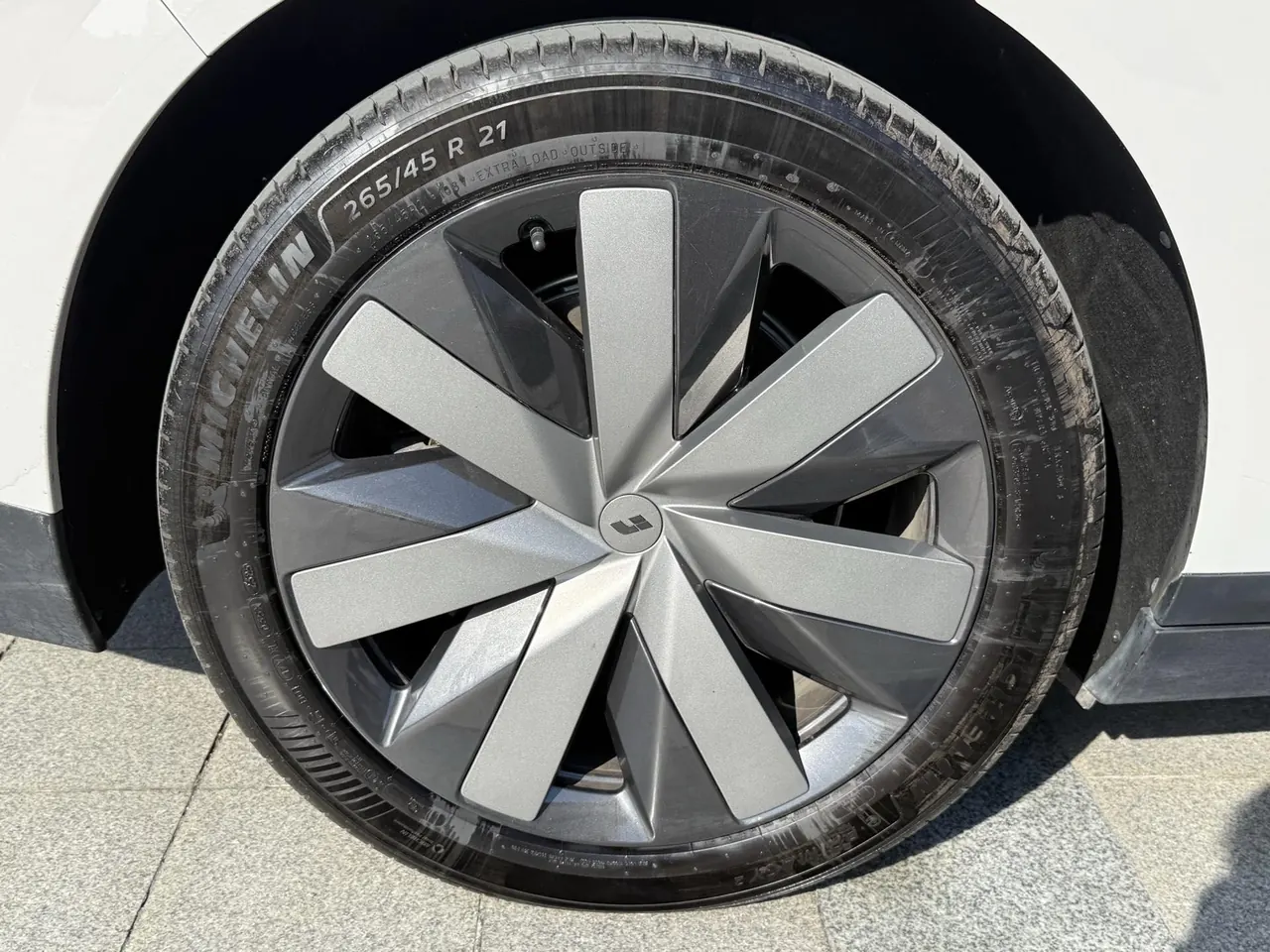 Li 2025 i8 Standard Edition Automatic Gear 8