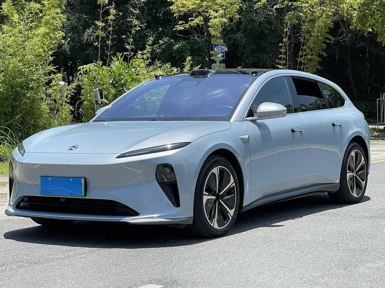 Открыть галерею: NIO 2024 ET5T 75kWh Touring automatic