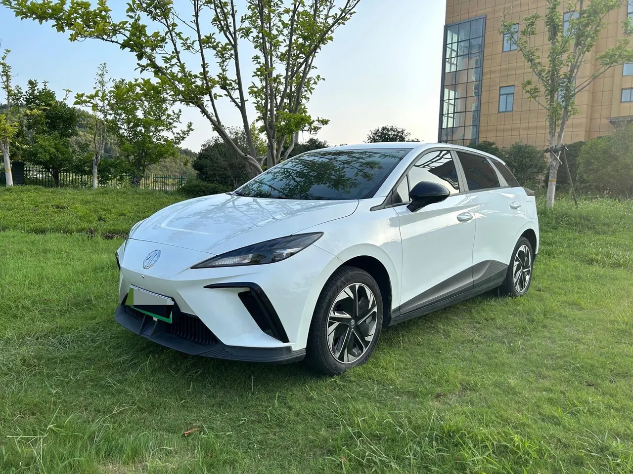 Open image lightbox: MG 2022 MULAN 425km Deluxe Edition Automatic Gear