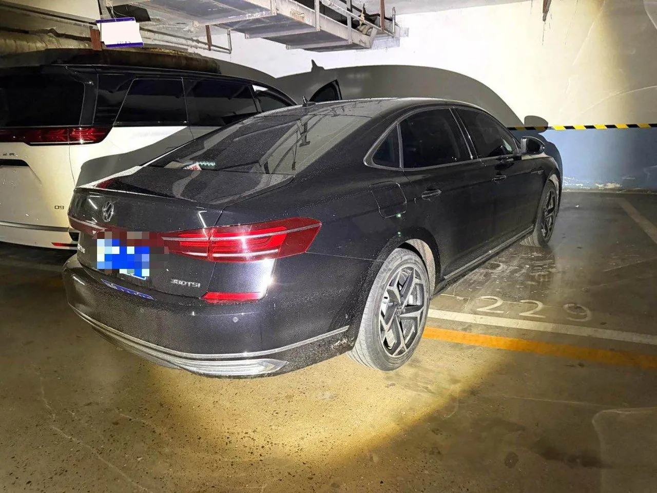Volkswagen 2025 Passat 2.0TSI 380TSI outstanding star dragon version automatic gear 3
