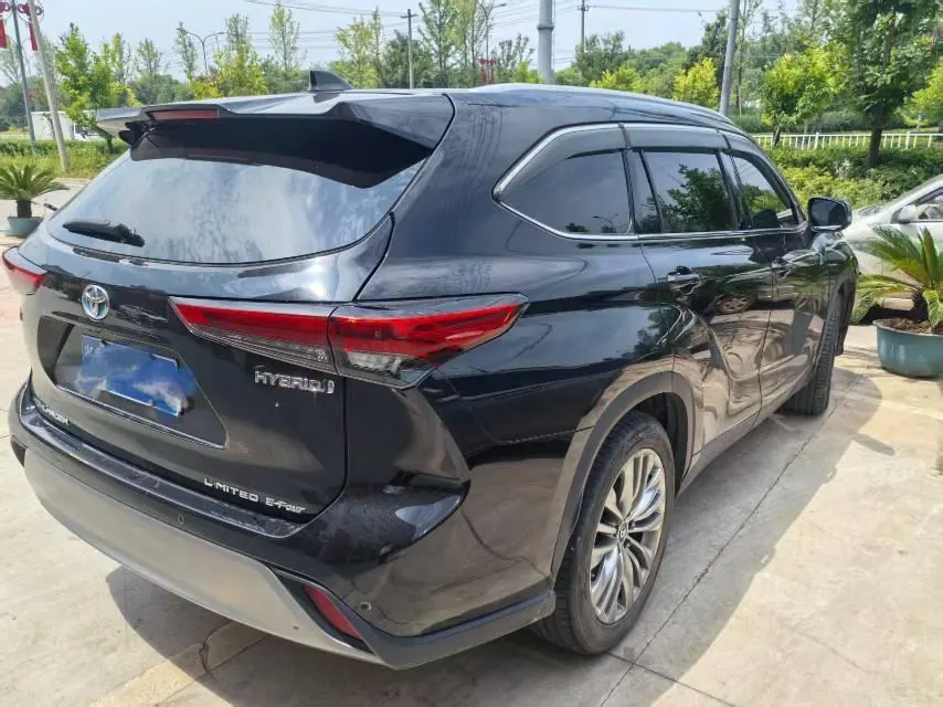 Toyota 2022 Highlander Dual Engine 2.5 Stepless Four-wheel Drive Premium Edition 7-seat Automatic Gear 3