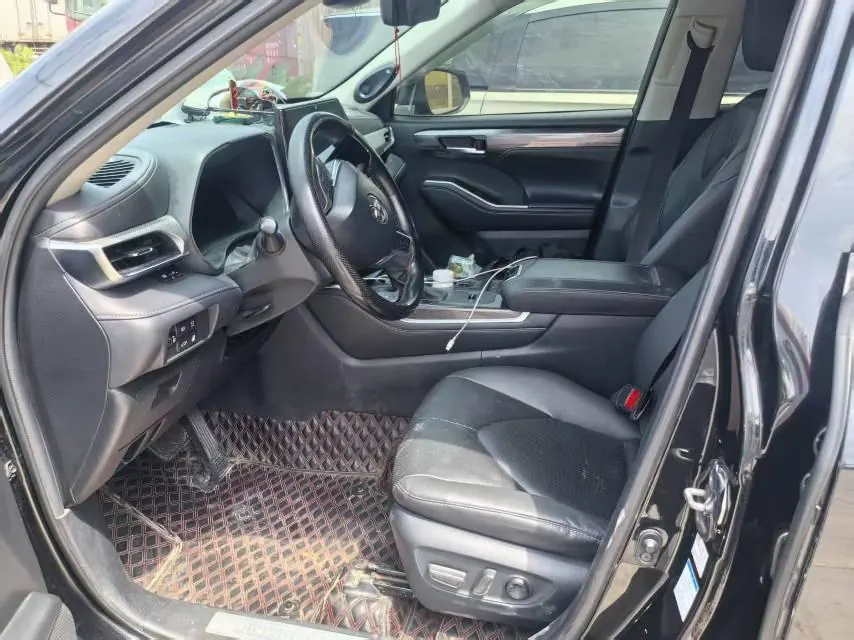 Toyota 2022 Highlander Dual Engine 2.5 Stepless Four-wheel Drive Premium Edition 7-seat Automatic Gear 4
