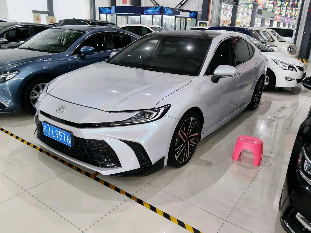 Открыть галерею: Toyota 2024 Camry 2.0S Stepless Sports Edition Automatic Gear