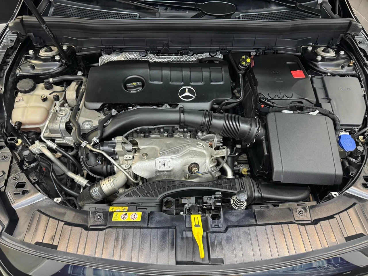 Mercedes Benz 2022 GLB 220 2.0T Dynamic Automatic 5